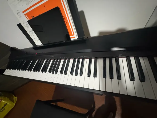 Piano Digital Casio Privia PX-135 - Com movel