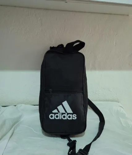 Mochila Adidas original preta seminova - conservada