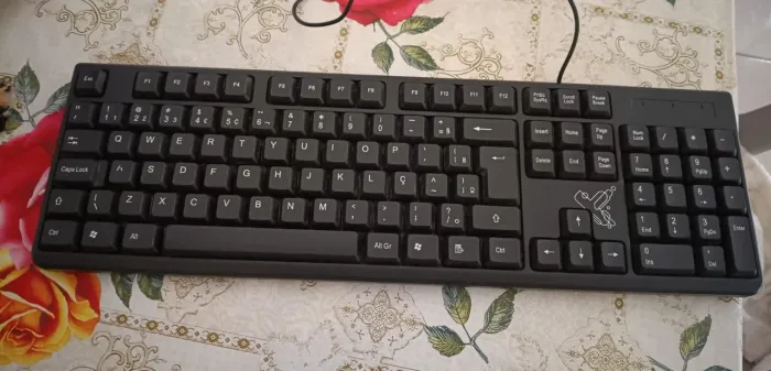 Teclado universitário USB 2.0