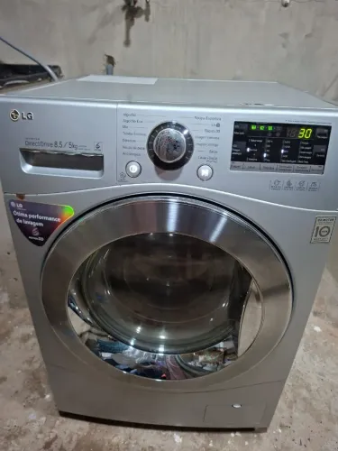 Lavadora e Seca LG 8,5Kg (Leia o Anúncio)