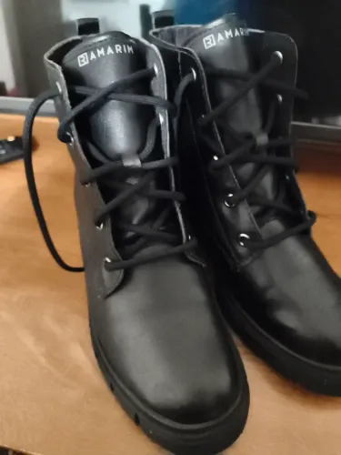 OP UNICA bota feminina Ramarim usei apenas uma vez somente 100 reais...estou precisando d+