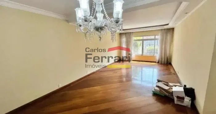 Sobrado a venda em Santa Teresinha, com 200m², 3 quartos, sendo 1 suíte e 3 vagas!!!
