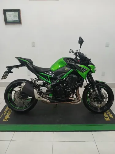 KAWASAKI Z900