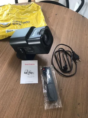 Projetor HY 320 Android/ Wi-fi/ Full HD/ 4K. Com controle remoto.