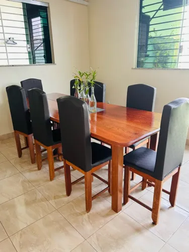 Mesa de 8 lugares madeira