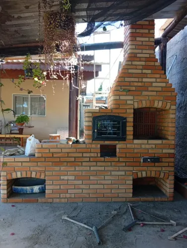 Churrasqueira forno e fogão em tijolo aparente