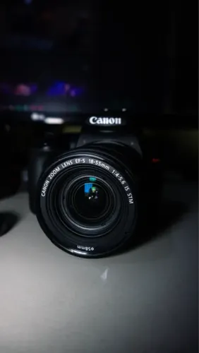 Canon EOS SL3 + lente 18-55 STM + 4 Baterias