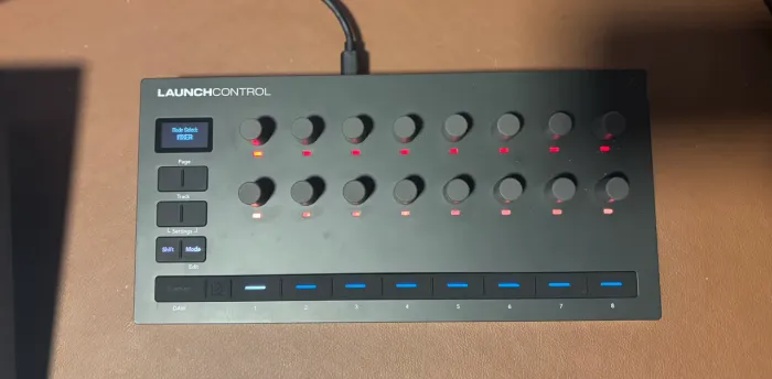 Novation Launch control 3 controladora midi