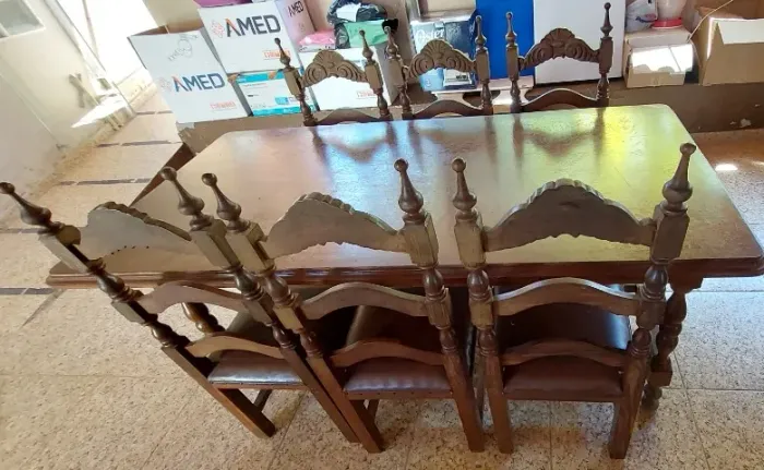 Mesa e Cadeiras de madeira antigo
