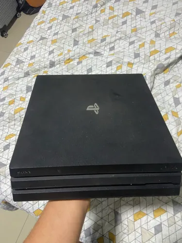 Ps4 pro 1tb com um controle