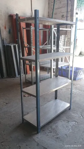Estante inox com4 níveis * altura 1,8m Largura 40cm comprimento 1m