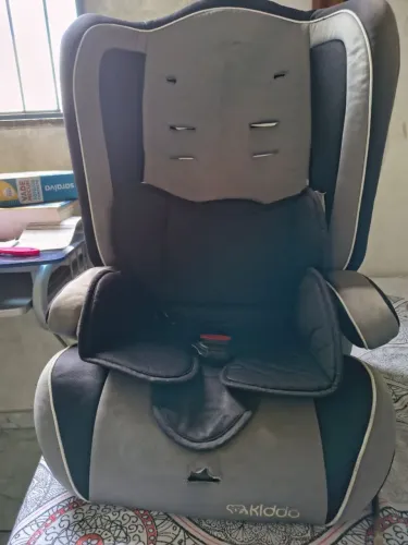 CADEIRINHA infantil para automóvel. R$ 150