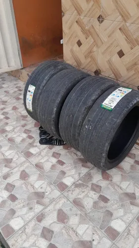 Vendo 4 pineu aro 17 usado valor 400 os 4