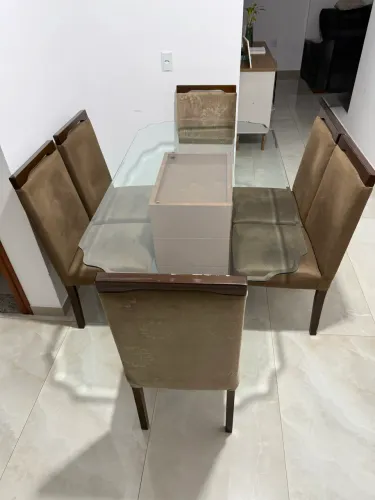 Mesa com 6 cadeiras