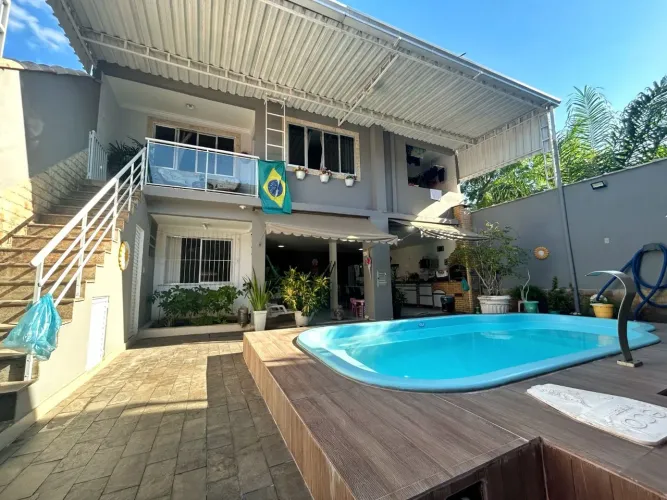 Casas com 7 dormitórios à venda, 258 m² por R$ 800.000 - Vila Bandeirantes - Nova Iguaçu/R