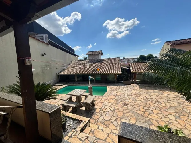 CASA 3 QUARTOS, COM PISCINA
