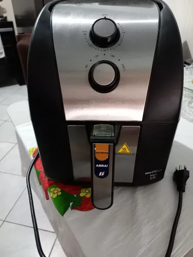 Vendo air fryer pouquissímo tempo de uso