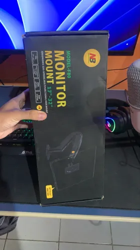 Braço articular para monitor