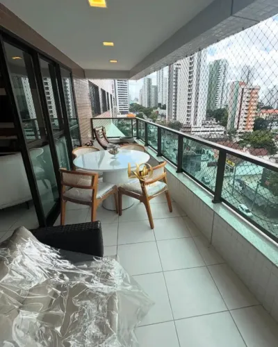 Apartamento á venda possui 203 metros quadrados com 5 quartos em Madalena - Recife - PE