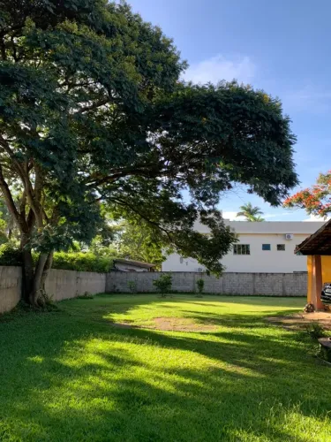 Casa Ampla no Lago Norte | 416 m², Piscina e Grande Potencial de Modernização