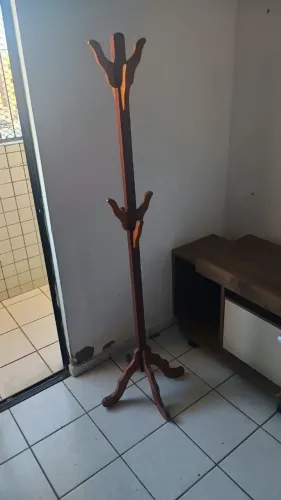 Cabideiro de Chão Mudo em Madeira Maciça (~1,77m)