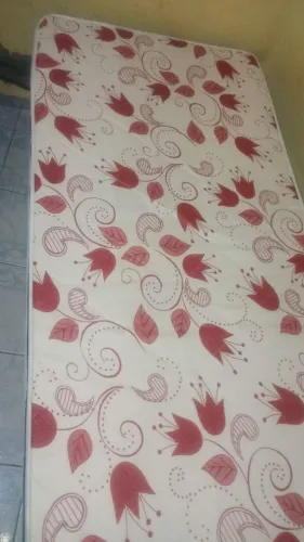 Vendo cama solteiro conservada tel *45