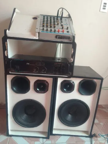 Mesa de som com amplificadora 