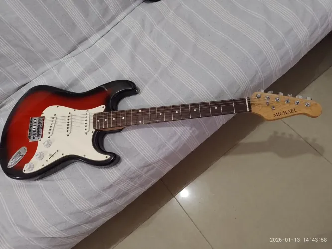 Guitarra Michael stratocaster sunbusrt 