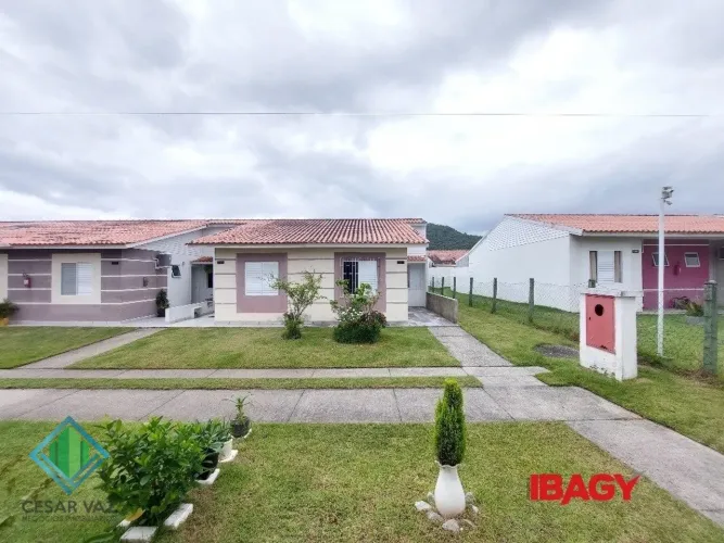 Casa em condomínio fechado no bairro Bela Vista Palhoça