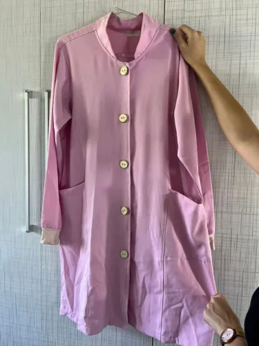 Jaleco rosa claro acinturado 