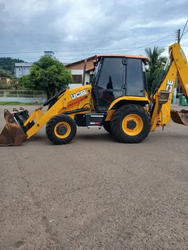 Retroescavadeira jcb3cx 2020