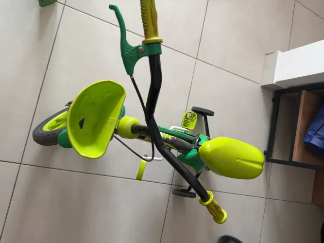 Bicicleta infantil bem conservada