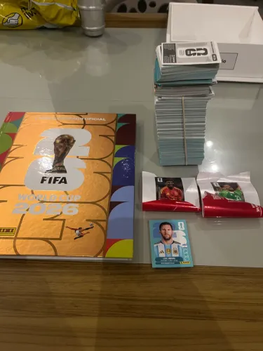 VENDO ÁLBUM CAPA DURA DOURADO COMPLETO!!!