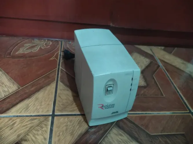 Estabilizador "Funcionando", 110v, com Fusível.