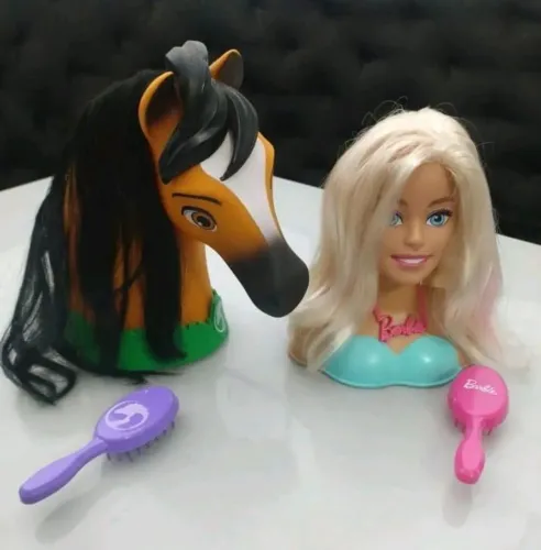 Barbie e cavalo da barbie