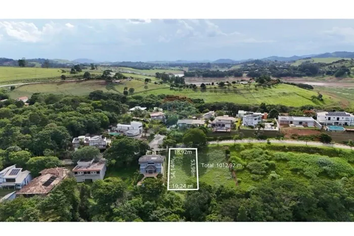 O Encontro Perfeito entre a Represa Jaguari e a Serra da Mantiqueira: Seu Refúgio Exclusiv
