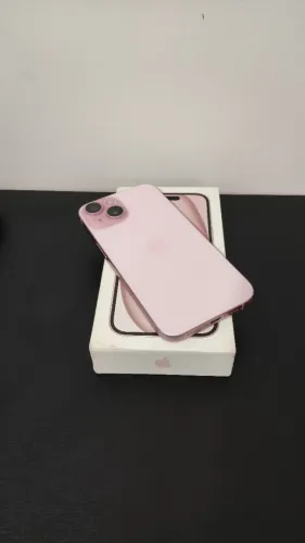iPhone 15 128GB Rosa Sem Defeitos com Capinhas e Carregador