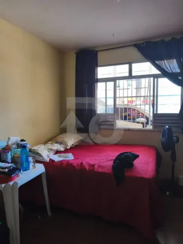 Casa à Venda no Bairro Santos Dumont com 3 Quartos, Suíte e Quintal