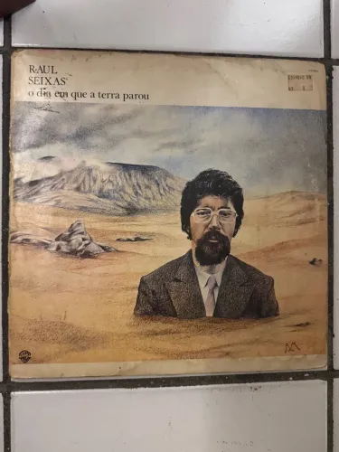 Disco vinil de Raul Seixas (O Dia em que a Terra Parou, lançado em 1977 pela WEA