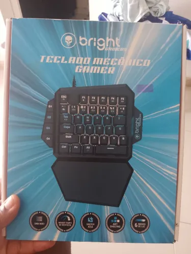 Teclado mecânico RGB 