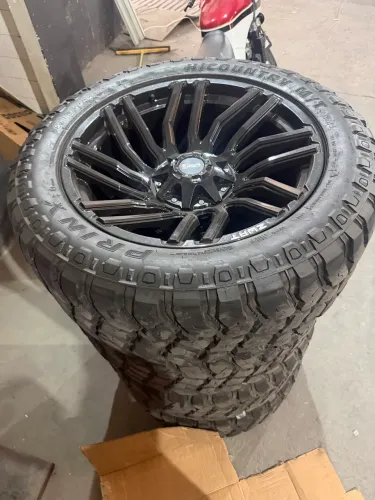 Rodas aro 22 para RAM com pneus 