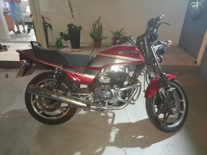 Vendo moto ótimo estado de conservação.