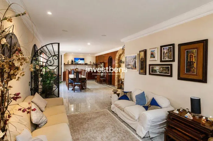 Casa Duplex com aproximadamente 318m² à venda 3 quartos, 2 suítes e 3 vagas Serra