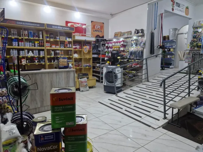 Vendo Ferragista/Garden, no Bairro Martins