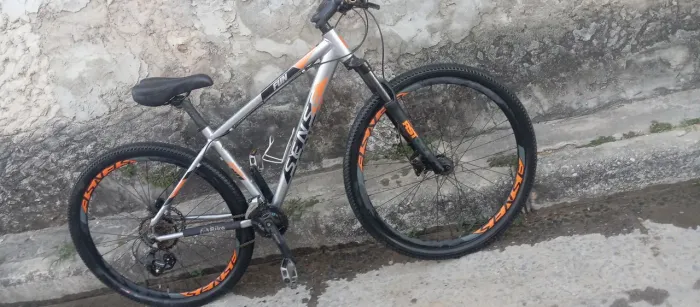 Vende se bicicleta Sense