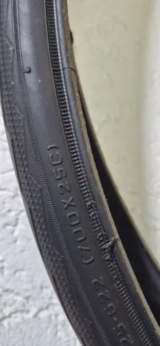 Par pneu 700x25 Pirelli Tornado