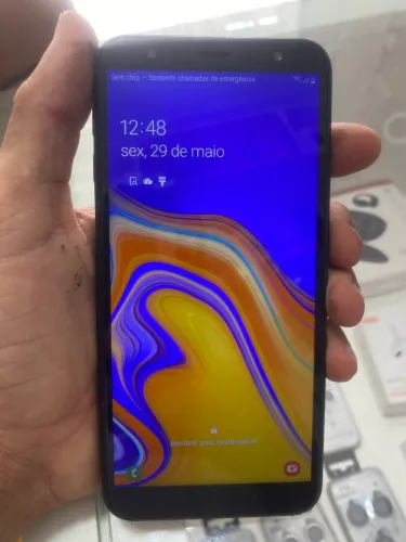 Celular J4+