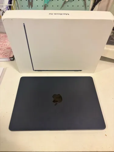 Apple MacBook Air M2 16Gb RAM 256gb SSD 1 ano de uso, Carregador e Caixa Originais
