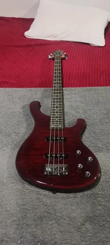 Baixo Strinberg ativo
