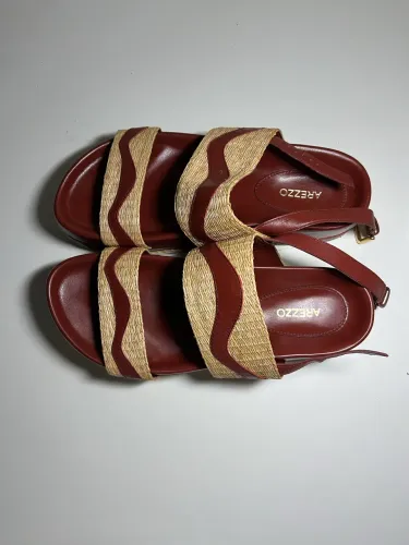 VENDO SANDÁLIA FLATFORM DA AREZZO!! 